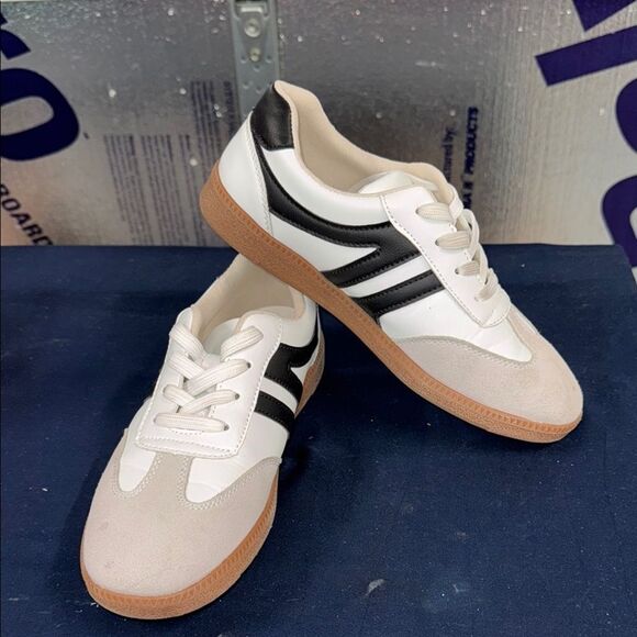 White and Black casual Sneakers- size 8- practically new! Worn once! - Picture 1 of 6